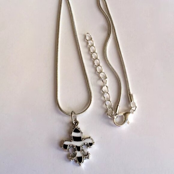 Fleur de Lis Necklace French Flower Nola Saints Mardi Gras Silver Plated 18" - Picture 6 of 8